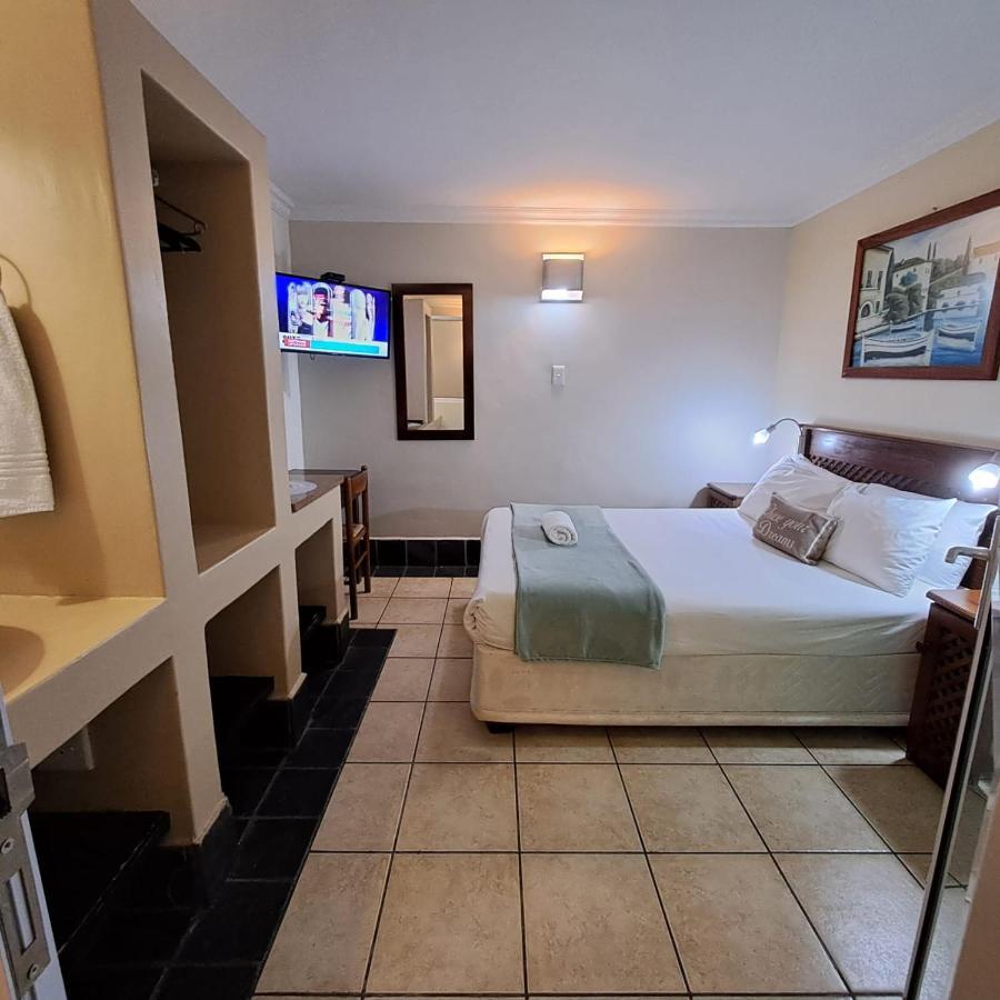 Green Door Guest House モーセル・ベイ エクステリア 写真